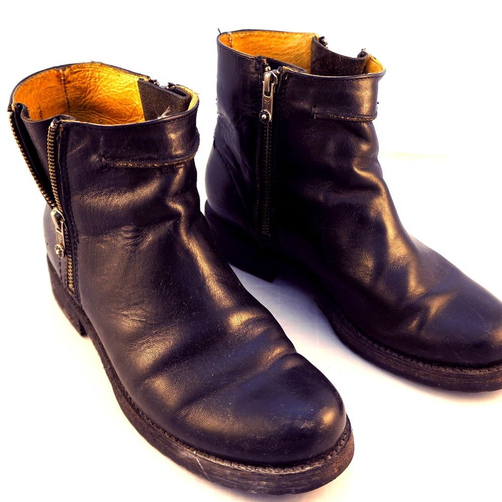 Frye Veronica Seam Short 7.5